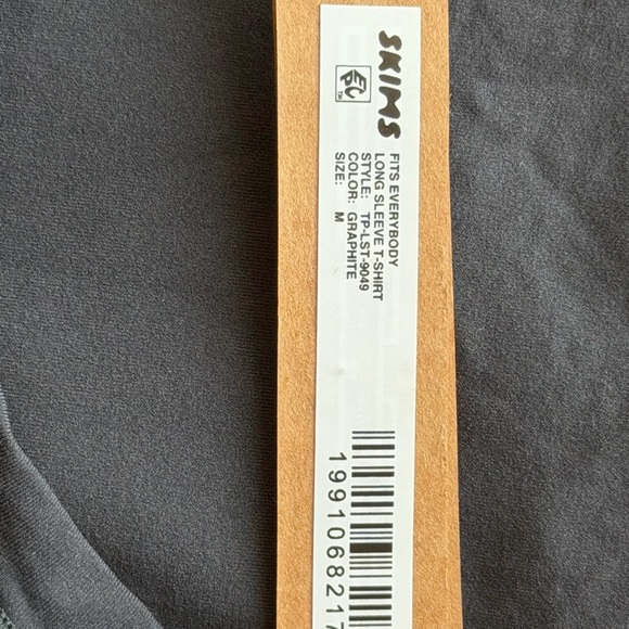 NWT Skims Fits Everybody Long Sleeve
T-Shirt MEDIUM - Picture 4 of 6